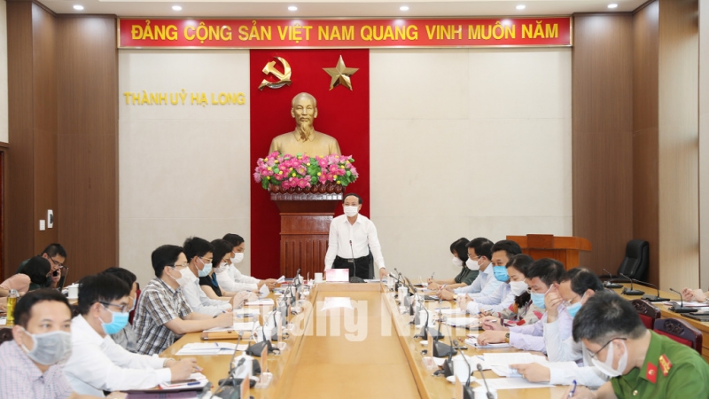 Bí thư Tỉnh ủy Nguyễn Xuân Ký Chủ tịch Ủy ban Bầu cử tỉnh chủ trì buổi làm việc với TP Hạ Long (5-2021). Ảnh: Đỗ Phương