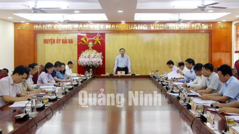 Bí thư Tỉnh ủy Nguyễn Xuân Ký làm việc với huyện Hải Hà (4-2021). Ảnh: Thu Chung