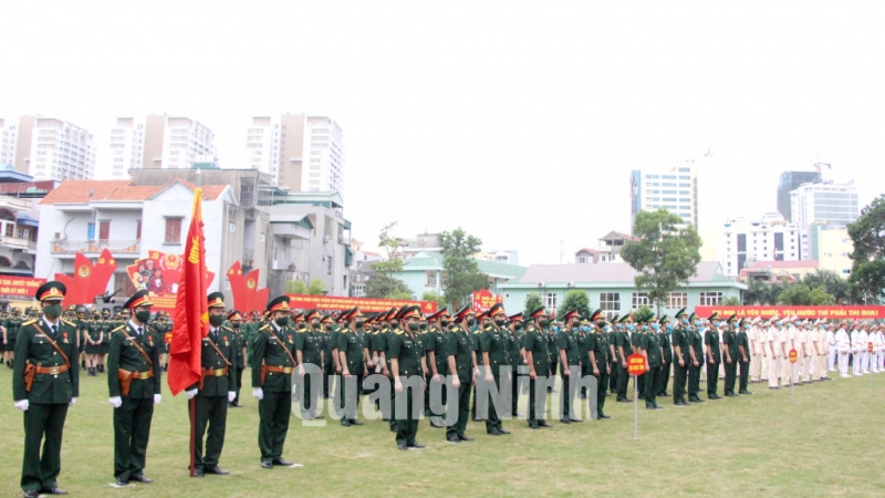 Đông đảo cán bộ, chiến sỹ tham dự buổi lễ (4-2021). Ảnh: Thu Chung