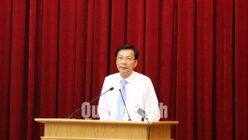 Đồng chí Nguyễn Văn Đọc, Bí thư Tỉnh uỷ, Chủ tịch HĐND tỉnh phát biểu tại hội nghị.