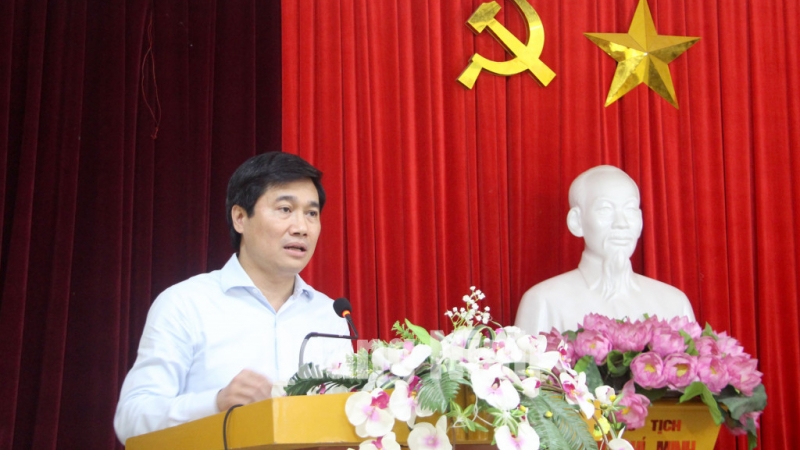Đồng chí Nguyễn Tường Văn, Phó Bí thư Tỉnh ủy, Chủ tịch UBND tỉnh, phát biểu tại hội nghị (4-2021). Ảnh: Thu Chung