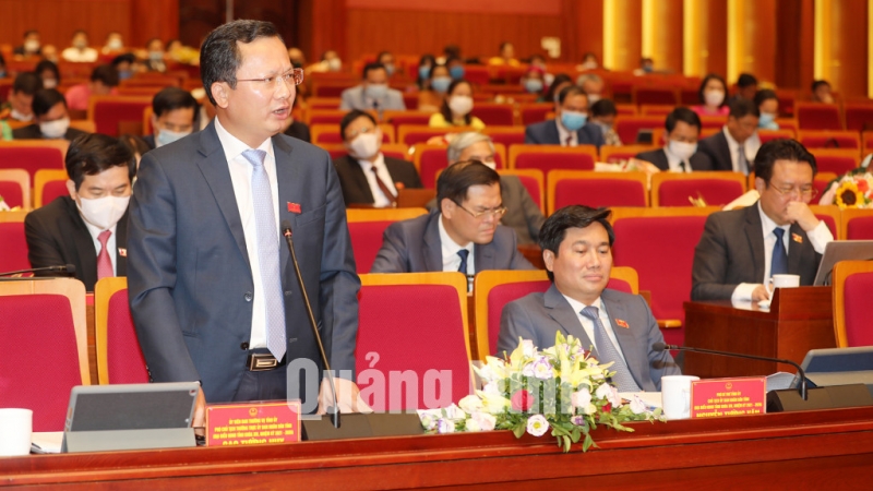 Đồng chí Cao Tường Huy, Phó Chủ tịch UBND tỉnh, phát biểu thảo luận tại Kỳ họp (6-2021). Ảnh: Đỗ Phương.