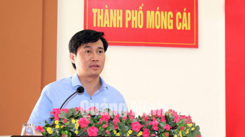 Chủ tịch UBND tỉnh phát biểu tại buổi tiếp xúc cử tri TP Móng Cái (7-2021). Ảnh: Đỗ Phương