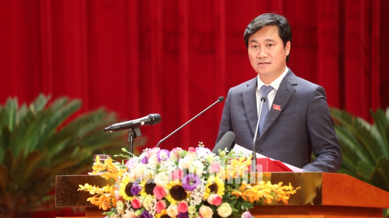 Chủ tịch UBND tỉnh Nguyễn Tường Văn phát biểu tại cuộc họp (7-2021). Ảnh: Đỗ Phương
