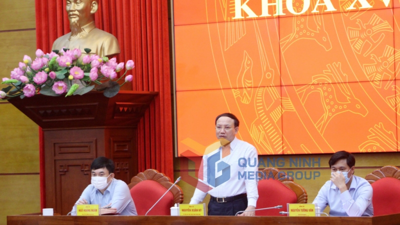 Đồng chí Nguyễn Xuân Ký, Ủy viên Trung ương Đảng, Bí thư Tỉnh ủy, Chủ tịch HĐND tỉnh, phát biểu tại hội nghị (8-2021). Ảnh: Thu Chung
