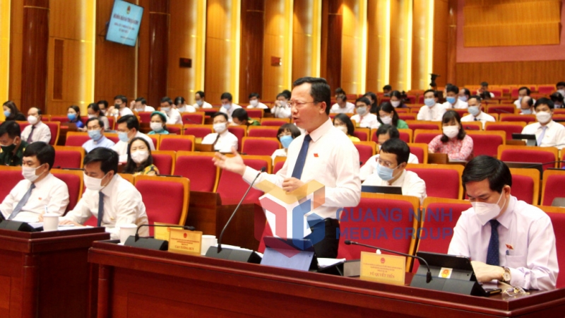 Đồng chí Cao Tường Huy, Phó Chủ tịch Thường trực UBND tỉnh, phát biểu tại Kỳ họp (9-2021). Ảnh: Thu Chung