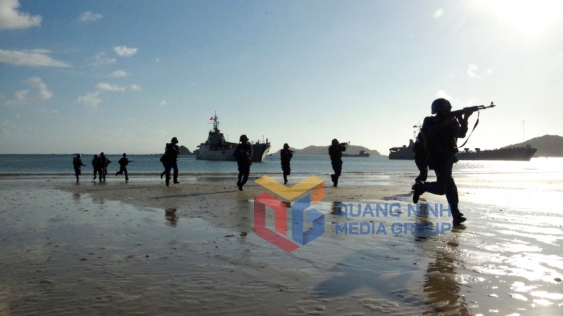 Lữ đoàn 147 Hải quân phối hợp tổ chức huấn luyện hiệp đồng đổ bộ tái chiếm đảo (6-2021). Ảnh: Thượng tá Vũ Tiến Dũng, Chính ủy Lữ đoàn 147, Vùng 1 Hải quân