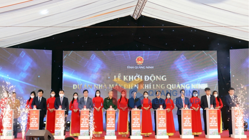 Các đồng chí lãnh đạo Trung ương, tỉnh Quảng Ninh và chủ đầu tư bấm nút khởi động Dự án Nhà máy Điện khí LNG Quảng Ninh (10-2021). Ảnh: Đỗ Phương