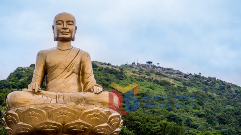 Tượng đài Phật hoàng Trần Nhân Tông (11-2021). Ảnh: Legacy Yên Tử