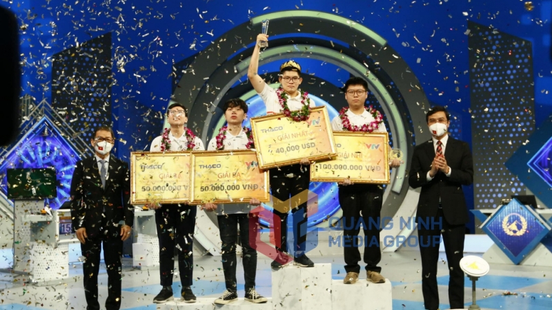 Nguyễn Hoàng Khánh, học sinh Trường THPT Bạch Đằng (TX Quảng Yên) đoạt ngôi vị quán quân Đường lên đỉnh Olympia năm thứ 21. Ảnh: fanpage duonglendinholympia