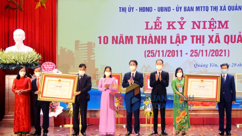 Xã Hiệp Hòa, xã Tiền An đón nhận Quyết định đạt chuẩn NTM nâng cao của UBND tỉnh (11-2021). Ảnh: Thu Chung