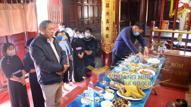 Lễ mừng cơm mới được tổ chức tại đình Lục Nà trong Tuần Văn hóa - Du lịch và Hội Mùa vàng Bình Liêu năm 2021. Ảnh: Nguyễn Dung