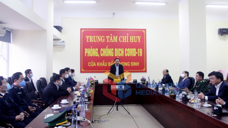 Đồng chí Bí thư Tỉnh ủy thăm, chúc Tết lực lượng làm nhiệm vụ tại Cửa khẩu Bắc Phong Sinh (1-2022). Ảnh: Thu Chung