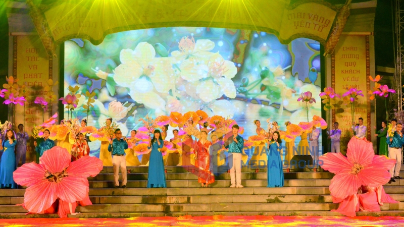 Tại lễ hội hoa Anh đào và Mai vàng Yên Tử 2019 đã diễn ra nhiều tiết mục nghệ thuật mang đậm văn hóa của Việt Nam - Nhật Bản (3-2019). Ảnh: Lương Giang