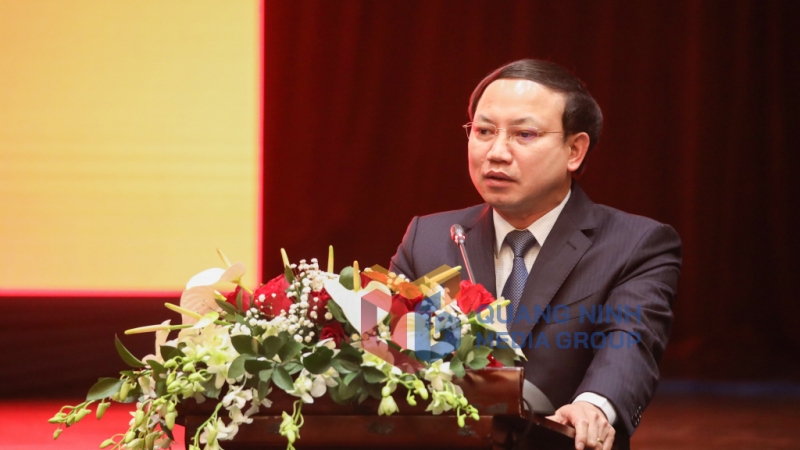 Đồng chí Nguyễn Xuân Ký, Bí thư Tỉnh ủy, Chủ tịch HĐND tỉnh, phát biểu tại hội nghị (1-2022). Ảnh: Thu Chung