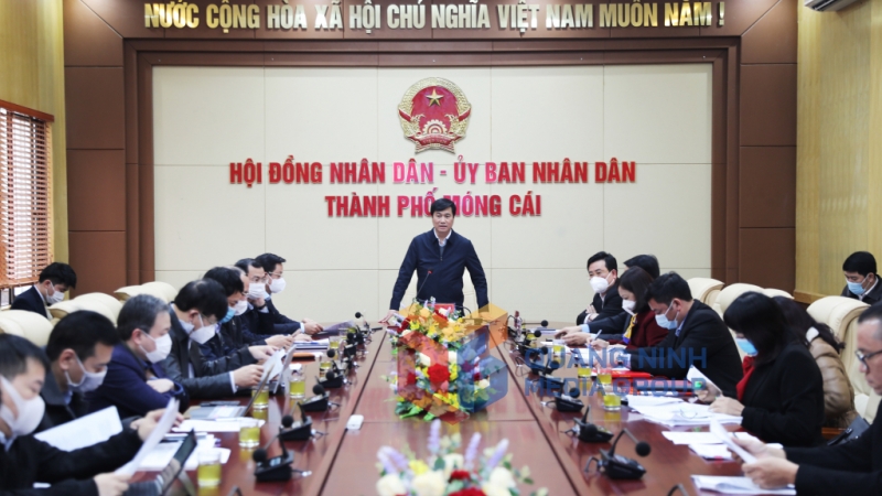 Đồng chí Nguyễn Tường Văn, Chủ tịch UBND tỉnh chủ trì buổi làm việc (2-2022). Ảnh: Đỗ Phương