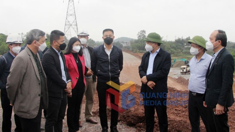Bí thư Tỉnh ủy Nguyễn Xuân Ký kiểm tra tiến độ thi công cao tốc đoạn qua huyện Đầm Hà (3-2022). Ảnh: Thu Chung