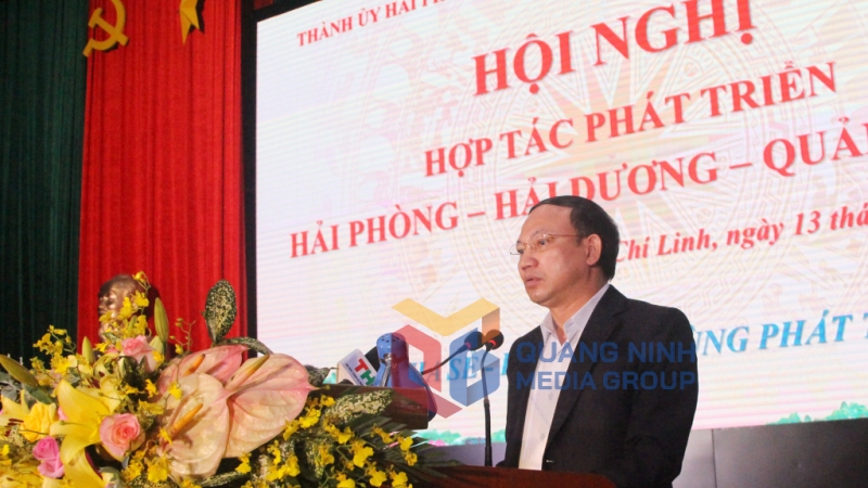 Đồng chí Nguyễn Xuân Ký, Ủy viên Trung ương Đảng, Bí thư Tỉnh ủy, Chủ tịch HĐND tỉnh, phát biểu tại hội nghị (3-2022). Ảnh: Thu Chung