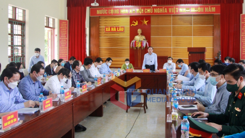 Quang cảnh buổi làm việc với lãnh đạo chủ chốt xã Hà Lâu, huyện Tiên Yên (3-2022). Ảnh: Thu Chung