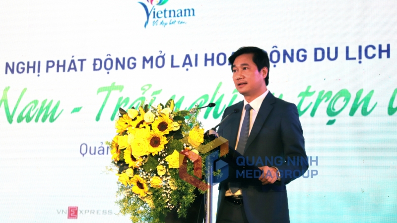 Chủ tịch UBND tỉnh Nguyễn Tường Văn phát biểu tại hội nghị (3-2022). Ảnh: Hoàng Quỳnh