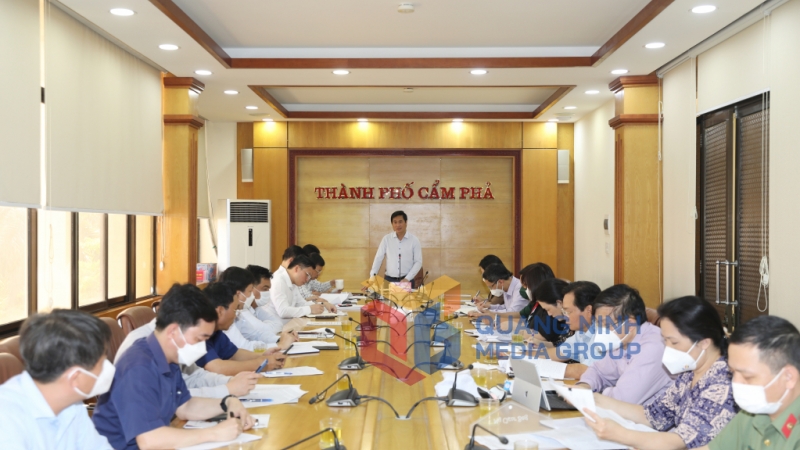 Chủ tịch UBND tỉnh Nguyễn Tường Văn yêu cầu đảm bảo tốt nhất các điều kiện để phục vụ SEA Games 31 (4-2022). Ảnh: Đỗ Phương