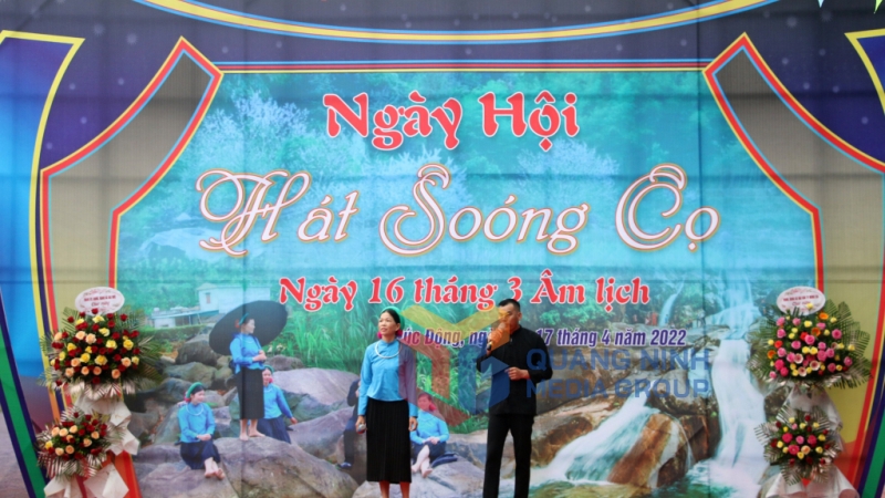 Tiết mục hát Soóng Cọ năm 2022 tại chương trình văn nghệ khai mạc (4-2022). Ảnh: Nguyễn Dung