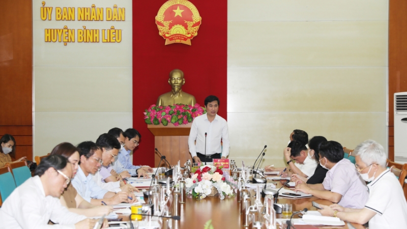 Chủ tịch UBND tỉnh Nguyễn Tường Văn làm việc huyện Bình Liêu (4-2022). Ảnh: Đỗ Phương
