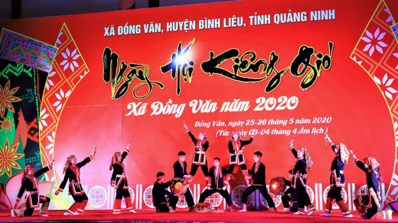 Chương trình giao lưu văn nghệ của đồng bào các dân tộc trong huyện ngày hội Kiêng gió năm 2022 (6-2020). Ảnh: Hoàng Gái