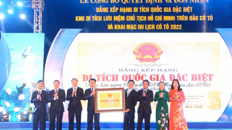 Huyện Cô Tô đón nhận Bằng xếp hạng Di tích quốc gia đặc biệt Khu lưu niệm Chủ tịch Hồ Chí Minh trên đảo Cô Tô (5-2022). Ảnh: Thu Chung