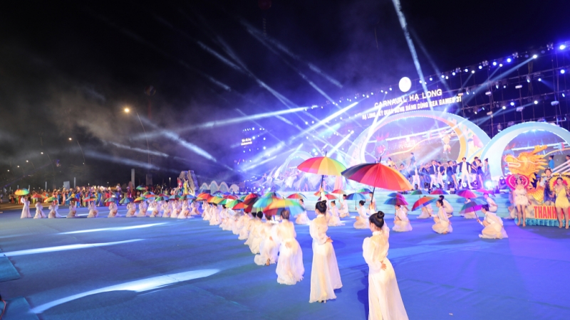 Carnaval Hạ Long 2022 đem đến những trải nghiệm thú vị cho người dân, du khách (4-2022). Ảnh: Đỗ Phương