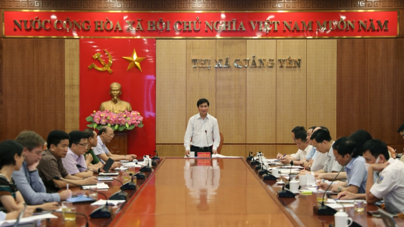 Chủ tịch UBND tỉnh Nguyễn Tường Văn làm việc với TX Quảng Yên (5-2022). Ảnh: Đỗ Phương