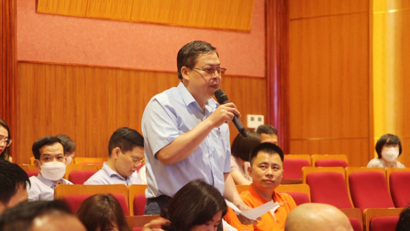 Các doanh nghiệp nêu kiến nghị, đề xuất tại hội nghị (5-2022). Ảnh: Thu Chung