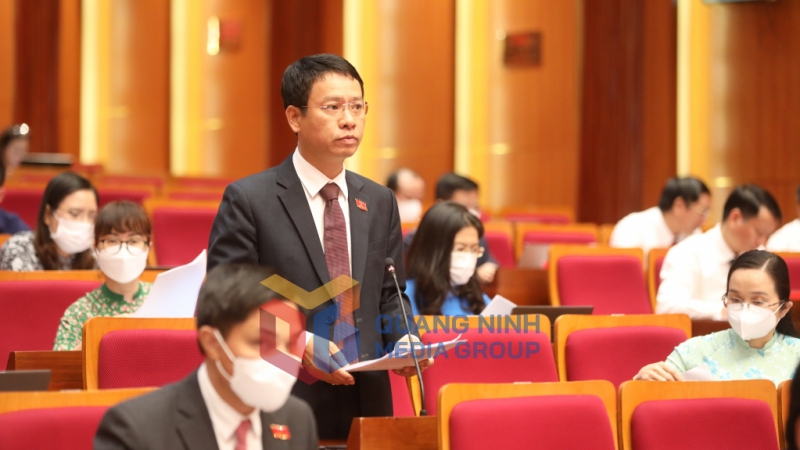 Đại biểu Nguyễn Hồng Dương, tổ đại biểu TP Hạ Long tham gia đóng góp ý kiến tại Kỳ họp (6-2022). Ảnh: Đỗ Phương