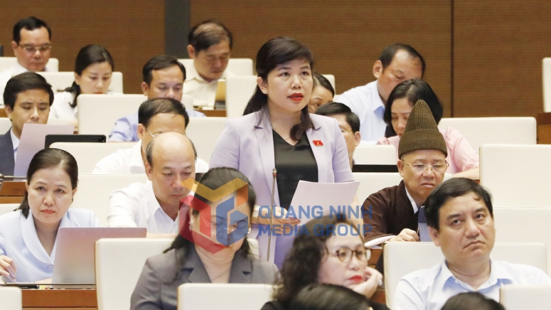 Phó trưởng Đoàn ĐBQH Quảng Ninh Nguyễn Thị Thu Hà tham gia thảo luận tại hội trường (6-2022). Ảnh: Nguyễn Thanh