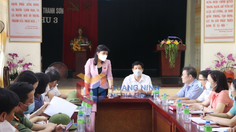 Giám sát hoạt động Tổ phòng, chống dịch Covid-19 trong cộng đồng tại khu 3, phường Thanh Sơn (TP Uông Bí) (9-2021). Ảnh: Minh Đức
