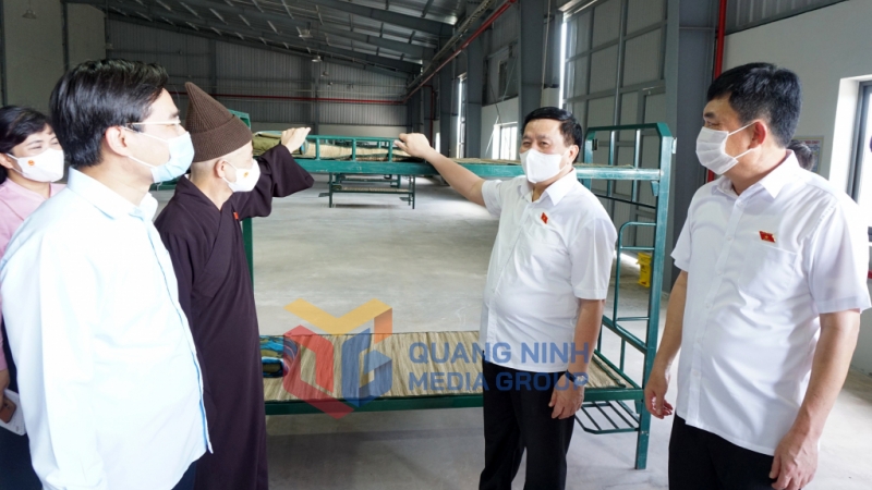 Đoàn giám sát kiểm tra điều kiện tổ chức khu cách ly tập trung tại CCN Cẩm Thịnh (9-2021). Ảnh: Nguyễn Thanh