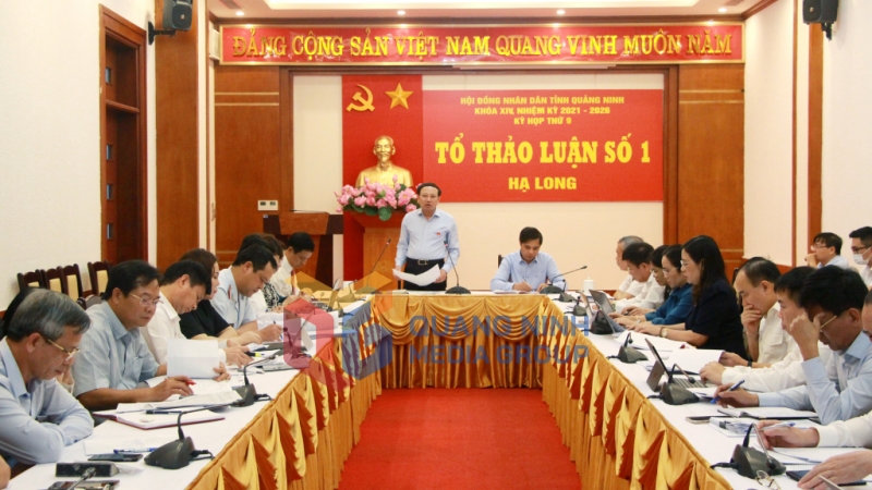 Đồng chí Nguyễn Xuân Ký, Ủy viên Trung ương Đảng, Bí thư Tỉnh ủy, Chủ tịch HĐND tỉnh, phát biểu tại Tổ thảo luận số 1.
