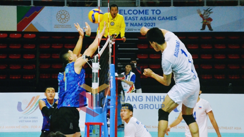 Các tuyển thủ bóng chuyền nam Philippines (áo trắng) chính thức dừng bước trước đội Thái Lan tại giải đấu.
