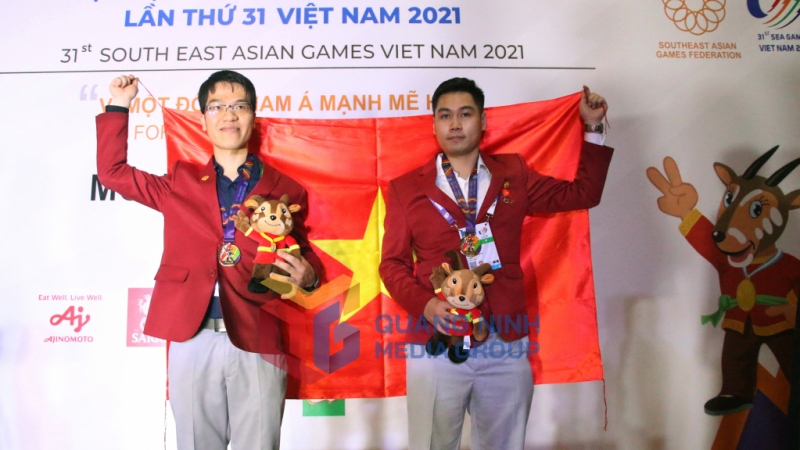 2 kỳ thủ Lê Quang Liêm và Trần Tuấn Minh xuất sắc đoạt huy chương vàng ở nội dung cờ nhanh đồng đội nam