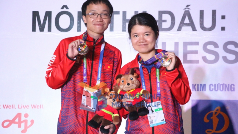 2 vợ chồng kỳ thủ Nguyễn Ngọc Trường Sơn và Phạm Lê Thảo Nguyên cùng mang về 2 huy chương vàng tiếp theo cho cờ vua Việt Nam tại SEA Games 31.