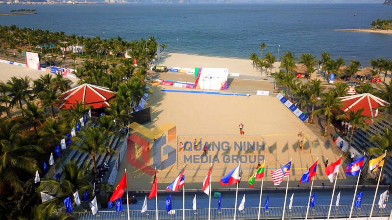 Bóng ném bãi biển tổ chức tại Tuần Châu (5-2022). Ảnh: Minh Hà
