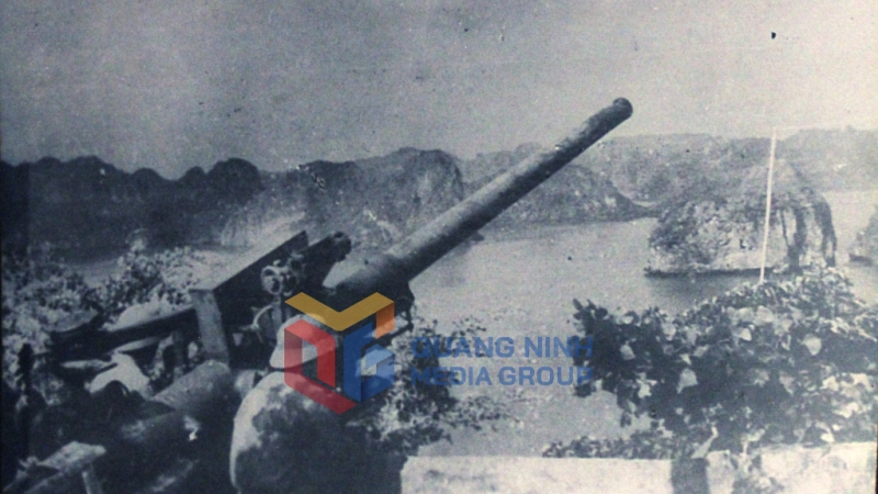 Trận địa pháo cao xạ 88 tiểu đoàn 207 bán máy bay Mỹ trong trận chiến Bạch Đằng trên bầu trời Hạ Long. Ảnh tư liệu của Bảo tàng Quảng Ninh