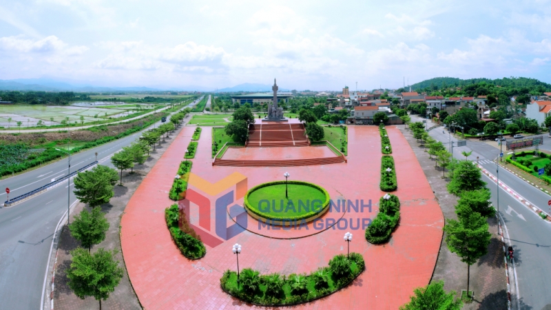 Khu vực Tượng đài văn hoá của TX Đông Triều (8-2022). Ảnh: Lê Đại (CTV)