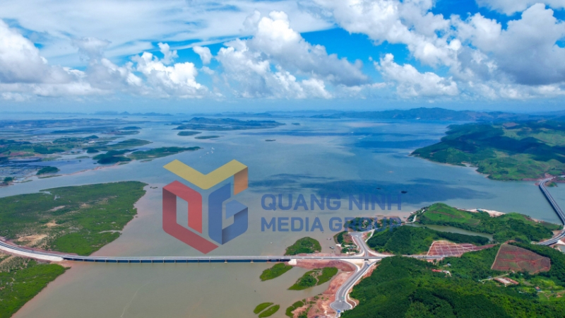 Cao tốc Vân Đôn - Tiên Yên, nằm trong chuỗi cao tốc Hà Nội - Móng Cái (8-2022). Ảnh: Đỗ Phương