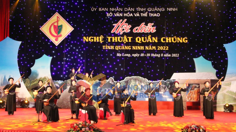 Tiết mục dự thi của đoàn nghệ thuật quần chúng huyện Bình Liêu (8-2022). Ảnh: Nguyễn Dung