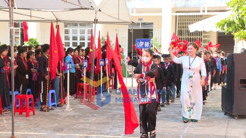 Học sinh Trường Phổ thông dân tộc nội trú THCS&THPT Tiên Yên bước vào năm học mới 2022 - 2023. Ảnh: Trung tâm Truyền thông tỉnh.