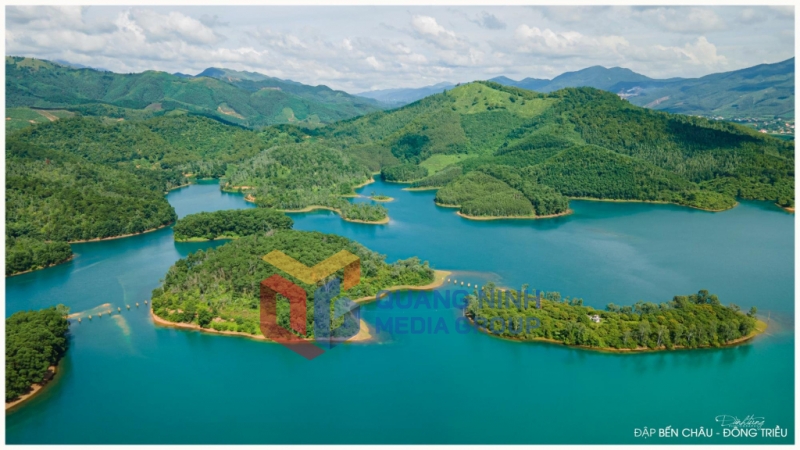Hồ Bến Châu (xã Bình Khê, TX Đông Triều), một trong những hồ nước ngọt đẹp nhất trên địa bàn tỉnh. Ảnh: Đình Tùng (CTV)
