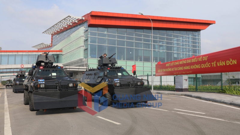 Diễu hành, biểu dương lực lượng, thiết bị của Công an tỉnh Quảng Ninh (11-2022). Ảnh: Đỗ Phương