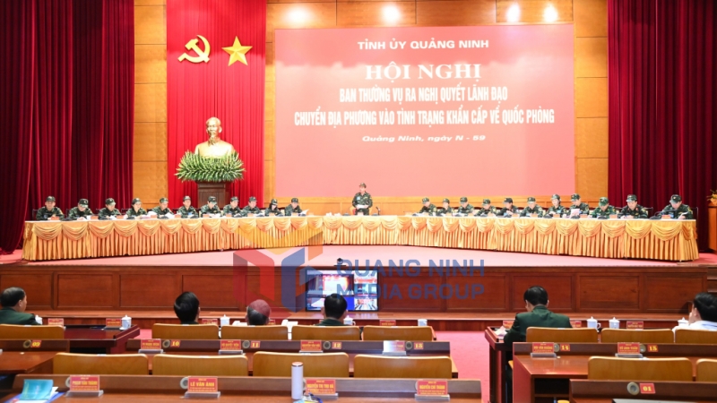 Hội nghị Ban Thường vụ ra nghị quyết lãnh đạo chuyển địa phương vào trạng thái khẩn cấp về quốc phòng (11-2022). Ảnh: Thu Chung