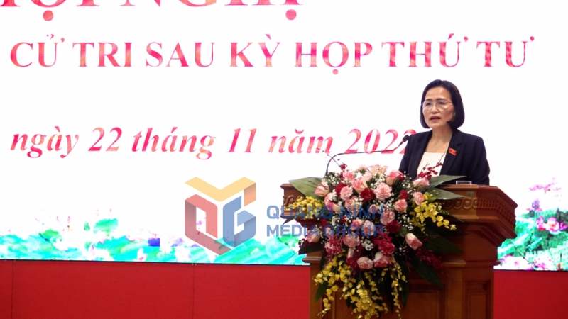 Đại biểu Quốc hội Trần Thị Kim Nhung tiếp xúc cử tri tại TP Cẩm Phả (11-2022). Ảnh: La Lành (CTV)